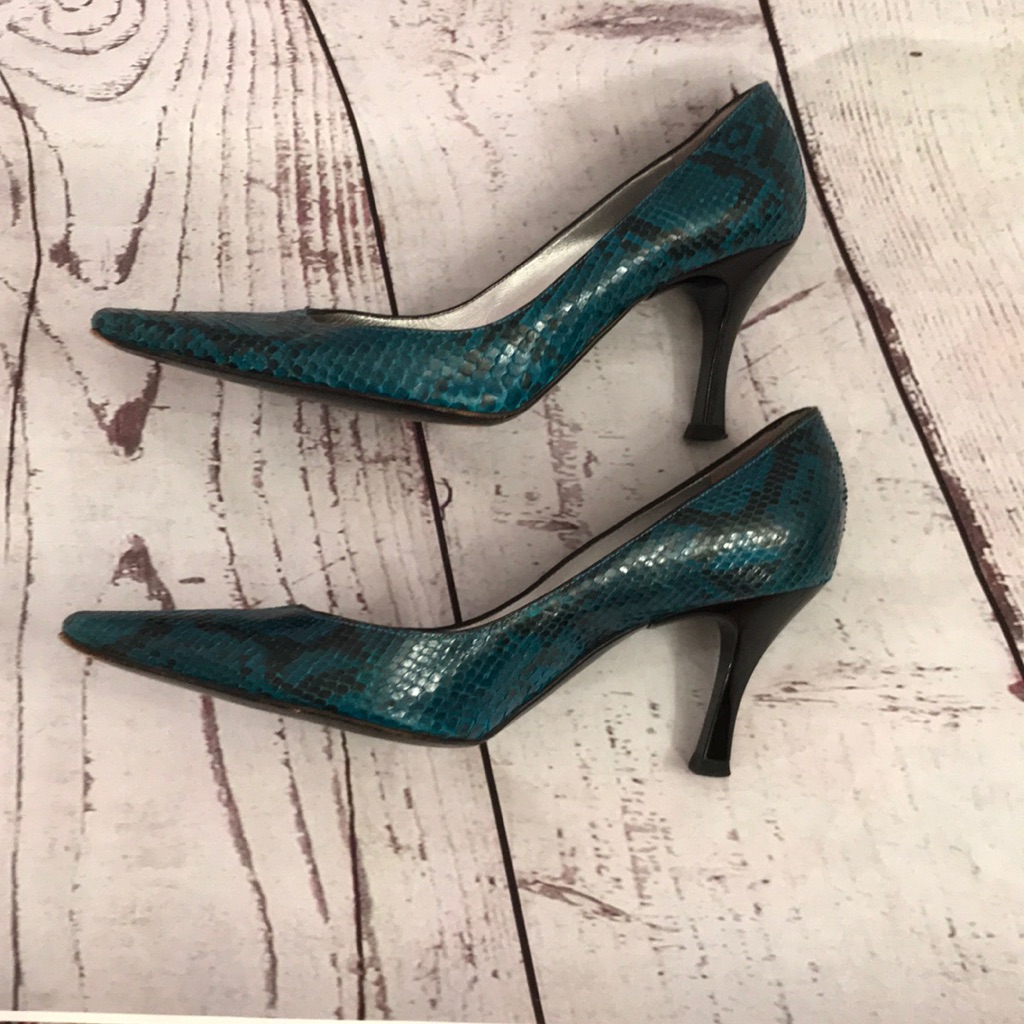 Closeout Sale!! D&G Blue And Black Snakeskin Pumps Heels
